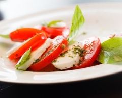 Recette salade tomate-mozzarella au pesto