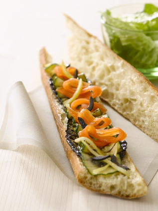 Recette de tartine de saumon fumé aux légumes, olives et citron confit