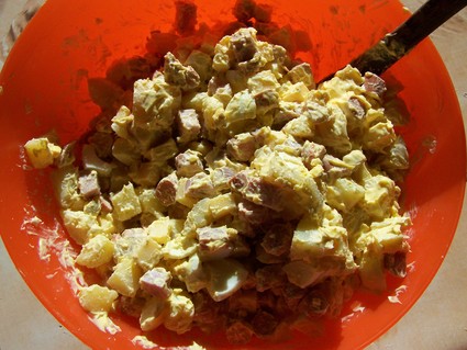 Recette de salade piémontaise aux saucisses knacki et gruyère