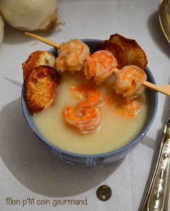 Recette de soupe blanche : chou-fleur, navet et crevettes