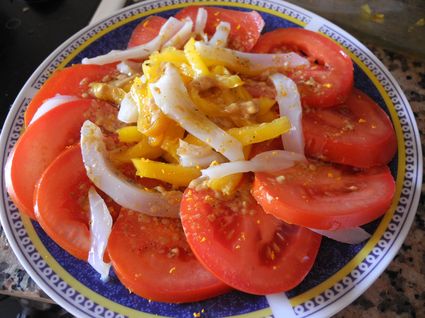Recette de salade poivrons et seiches grillés sur lit de tomates