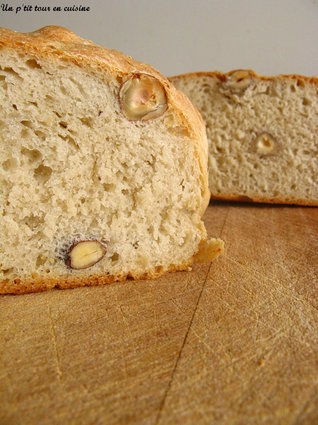 Recette de pain à la farine bise de blé et aux noisettes