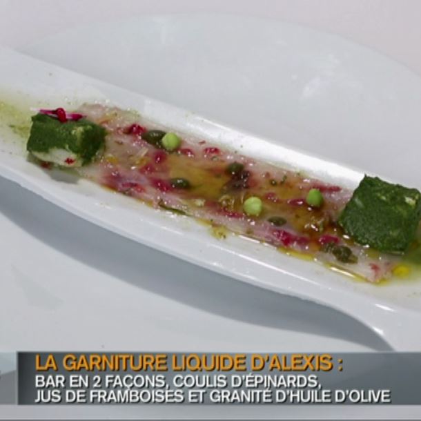 Recette bar en deux façons, coulis d'épinards et coulis de framboise