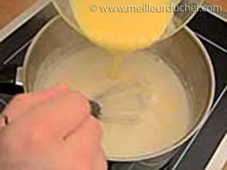 Lier aux jaunes d'œufs  notre recette illustrée  meilleurduchef.com