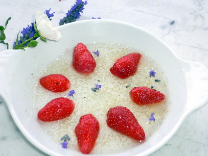 Recette de fraises en gelée de menthe fraîche