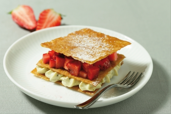 Recette de mille-feuille de pâte filo à la pistache, fraises fraîches facile