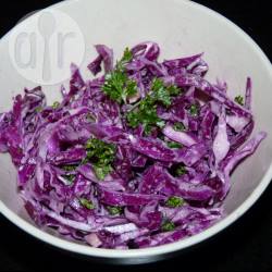Recette salade de chou rouge façon coleslaw – toutes les recettes ...