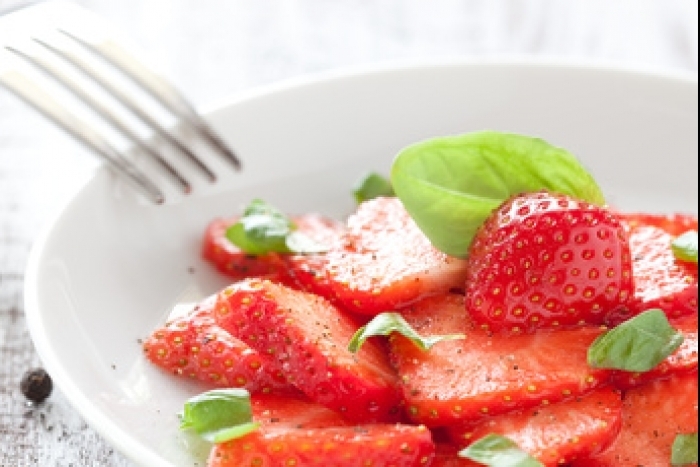 Recette de salade de fraises, poivre et basilic facile et rapide