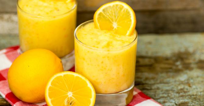 Recette de smoothie brûle-graisses à l'orange et au citron