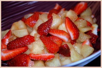 Recette de salade de pommes et fraises à la cannelle