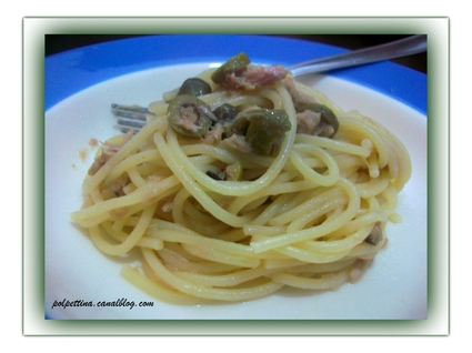 Recette de spaghetti, thon, olives et câpres