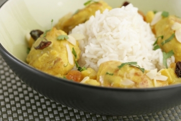 Recette de curry de poulet, riz étuvé et courgettes facile et rapide