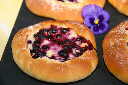 Recette de brioches aux myrtilles (blueberry buns)