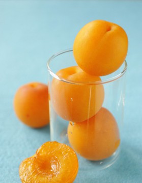 Abricots au lait d'amande et gelée de safran pour 4 personnes ...