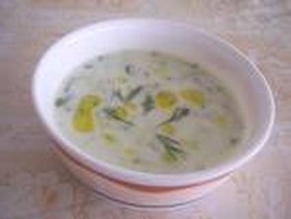 Recette de soupe de concombre froide aux noix (cacik)