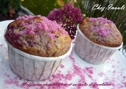 Muffins roses au chocolat blanc et aux framboises