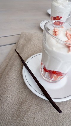 Recette de fontainebleau vanillé aux fraises et éclats de meringues ...