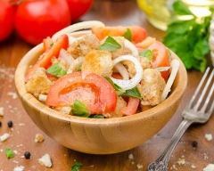Recette panzanella (salade de croûtons de pain)