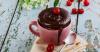 Recette de mug cake léger chocolat-cerises