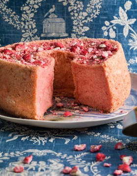Gâteau angel cake aux pralines roses pour 12 personnes