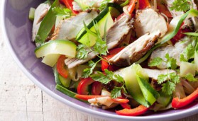 Salade de poulet fermier d'auvergne, tagliatelles de légumes d'été ...