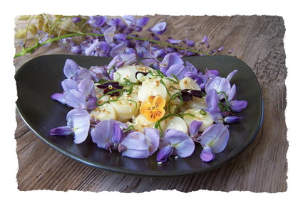 Recette de salade de fleurs de glycine et coeurs de palmier