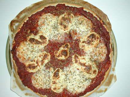 Pizza à la tomate et mozzarella