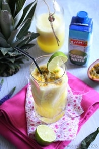 Cocktail sans alcool tropical à l'eau de coco