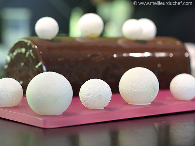 Sphères en chocolat blanc  la recette illustrée  meilleurduchef.com