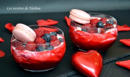 Recette de verrines au yaourt grec et coulis de framboises