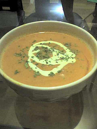 Recette de soupe à la tomate, oignon et pommes de terre