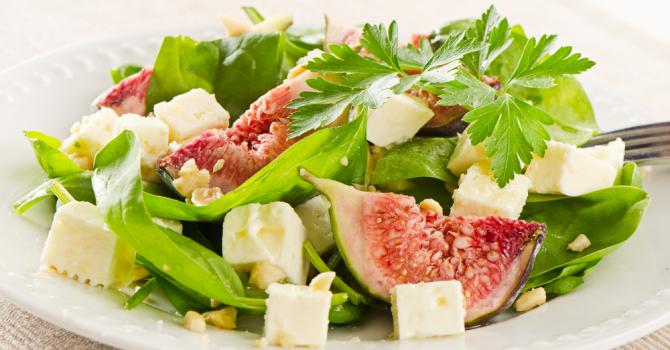 Recette de salade de mâches aux figues caramélisées, noix et ...