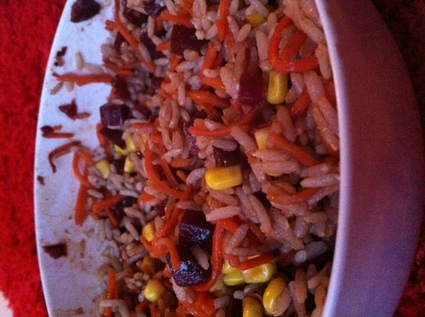 Recette de salade de riz aux betteraves, carottes et maïs