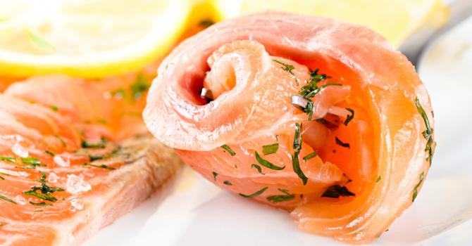 Recette de carpaccio de saumon au poivre vert et à l'aneth