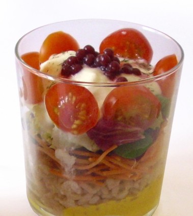 Recette de salade de riz et ses perles de fraises moléculaires