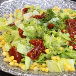 Recette salade verte avec maïs, aneth et tomates séchées – toutes ...