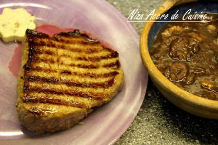 Recette de steak sauce champignon, vin rouge et noix