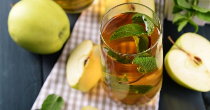 Recette de thé à la pomme et à la menthe à calories négatives