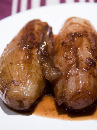 Recette échalotes “cuisse de poulet” confites aux épices