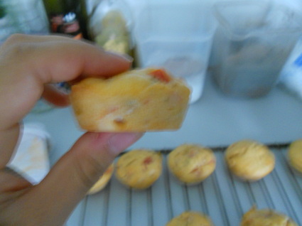 Petits muffins lardons/thym/tomate