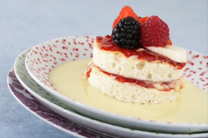 Recette de christmas trifle : cherry, crème anglaise et sponge cake ...