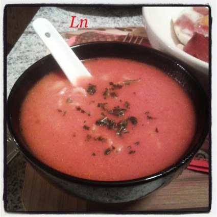Recette de soupe express à la tomate et aux petites pâtes