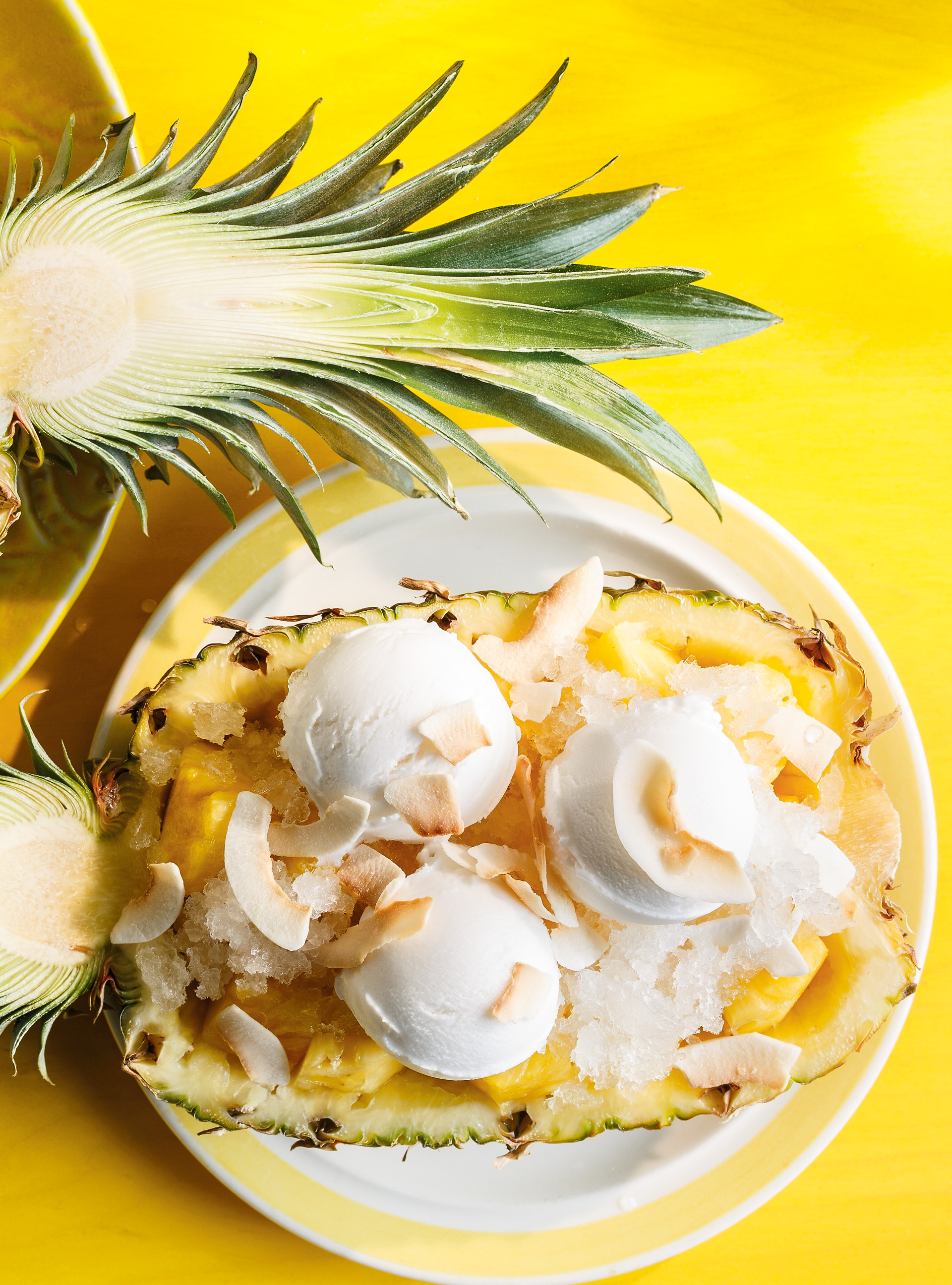 Ananas farci à la crème glacée et granité à la lime | ricardo