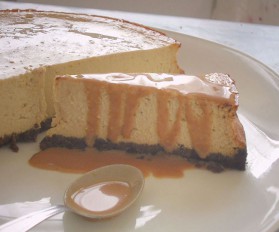 Cheesecake banane, sauce caramel aux fruits de la passion pour 8 ...