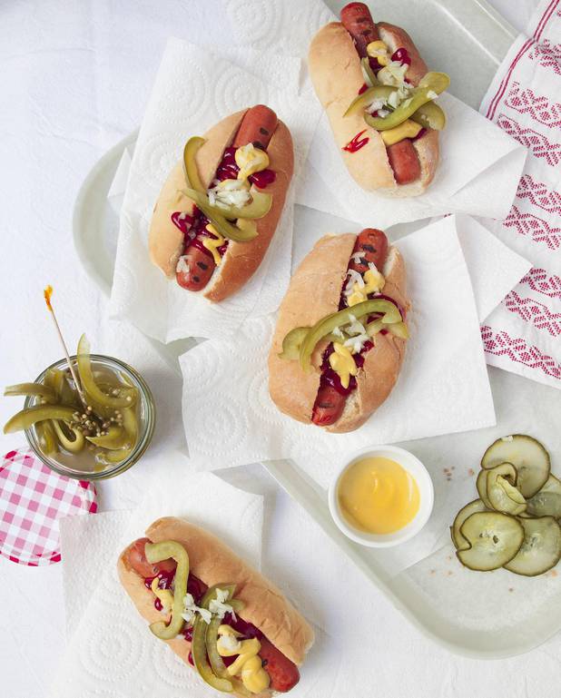 Hot dogs, pickles de poivrons pour 4 personnes