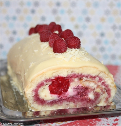 Bûche au mascarpone, chocolat blanc et framboise