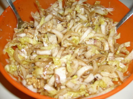 Recette de salade croquante d'endives aux noix et parmesan