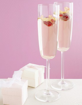Cocktail rose rosé au champagne et à la framboise pour 1 ...