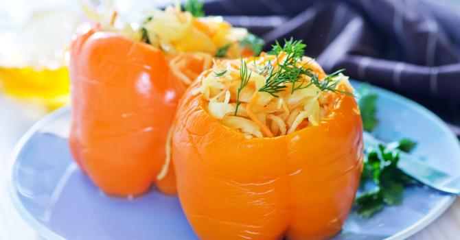 Recette de poivron orange farci au coleslaw à l'orange