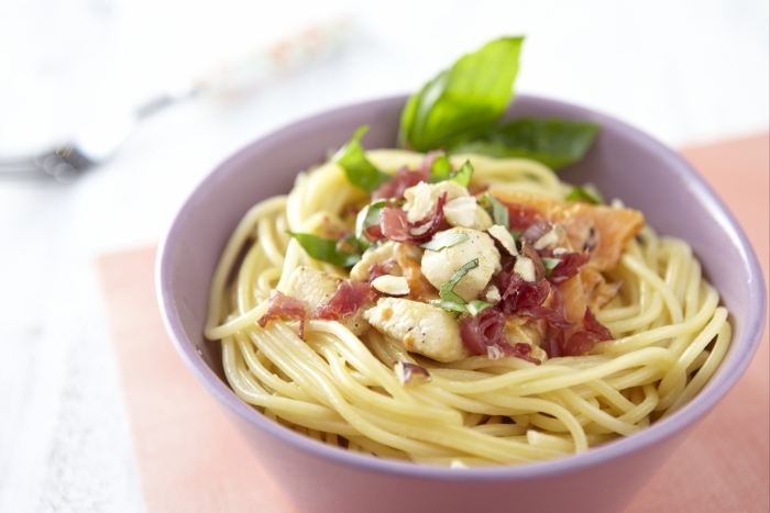 Recette de spaghettoni au poulet, basilic et potiron à la bresaola ...